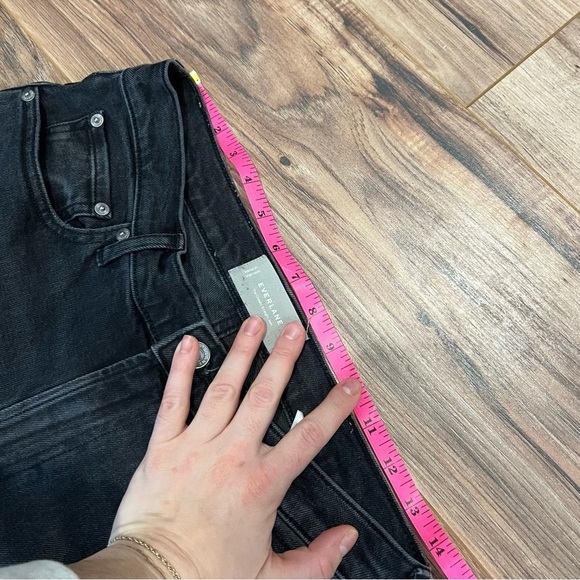 Everlane Cheeky Straight Jean Black - Picture 8 of 8